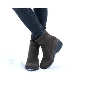 LA CANADIENNE women's sz 6.5M boots suede leather taupe gray brown ankle bootie